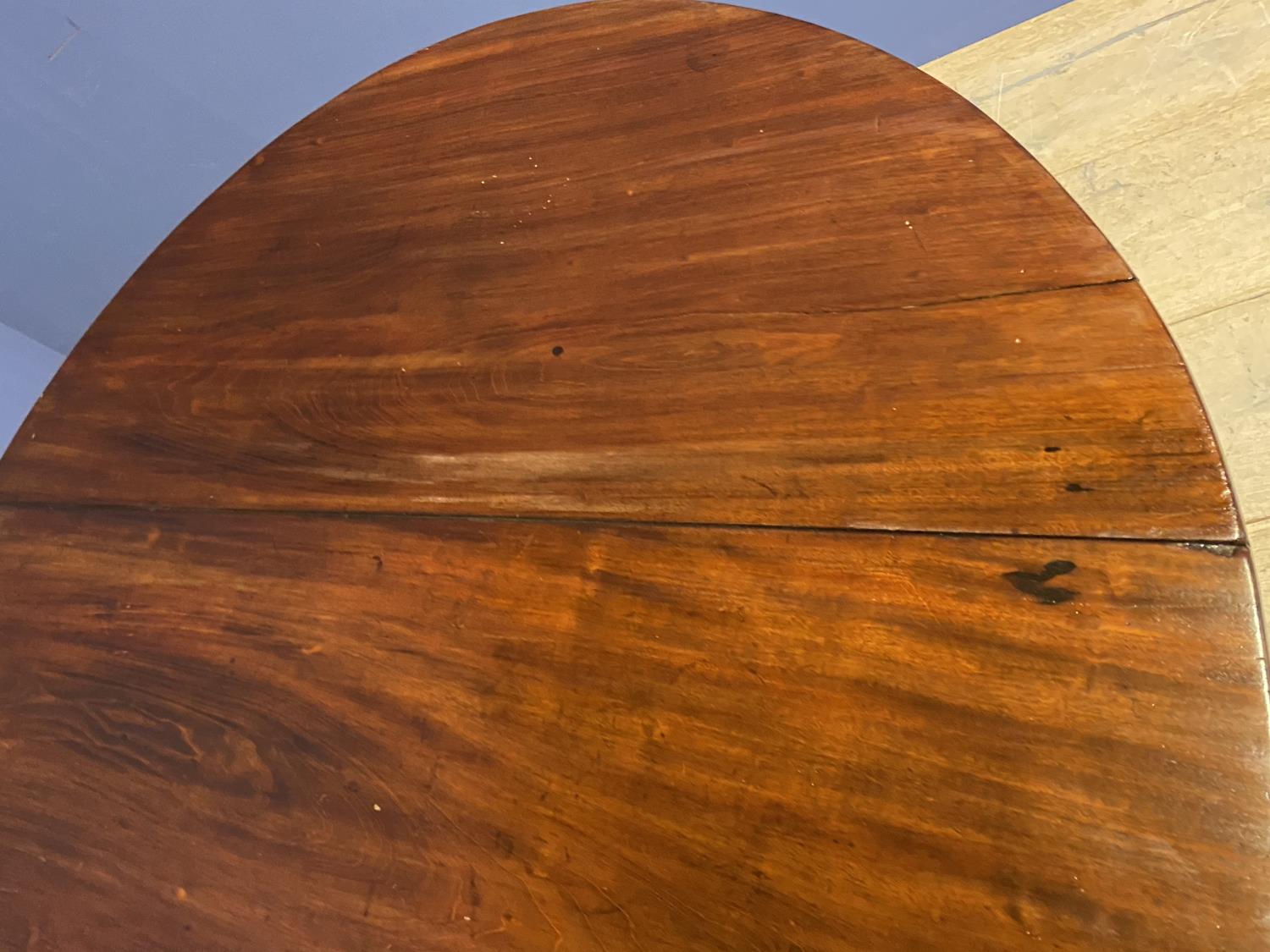 18th-century Irish walnut dropleaf table supported by cabriole legs on ball and claw feet with - Image 7 of 10