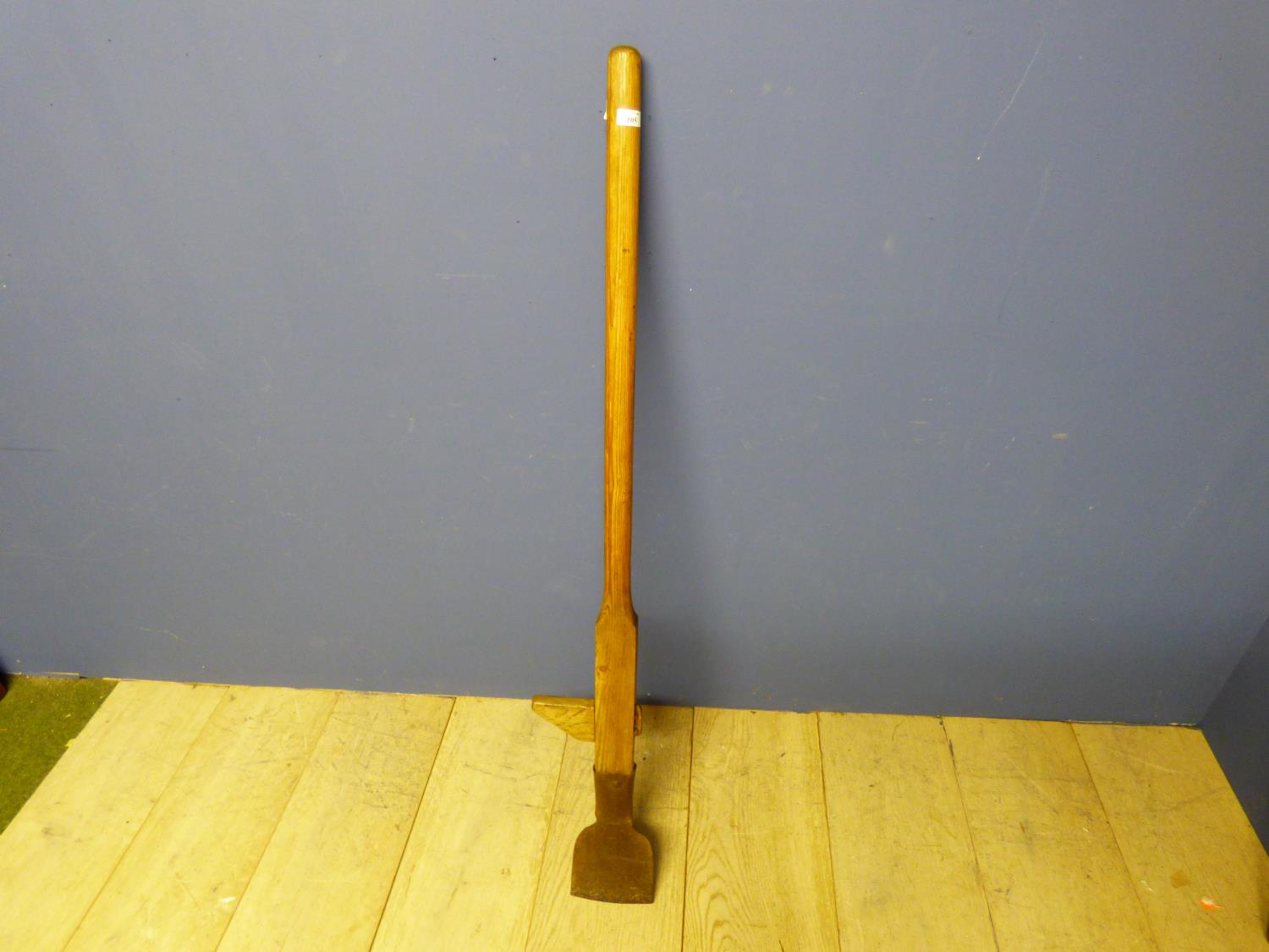 Vintage pine handled peat shovel - Image 5 of 5