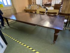 Good quality Victorian mahogany wind-out oblong extending dining table, (14 seater) with 3 leaves;