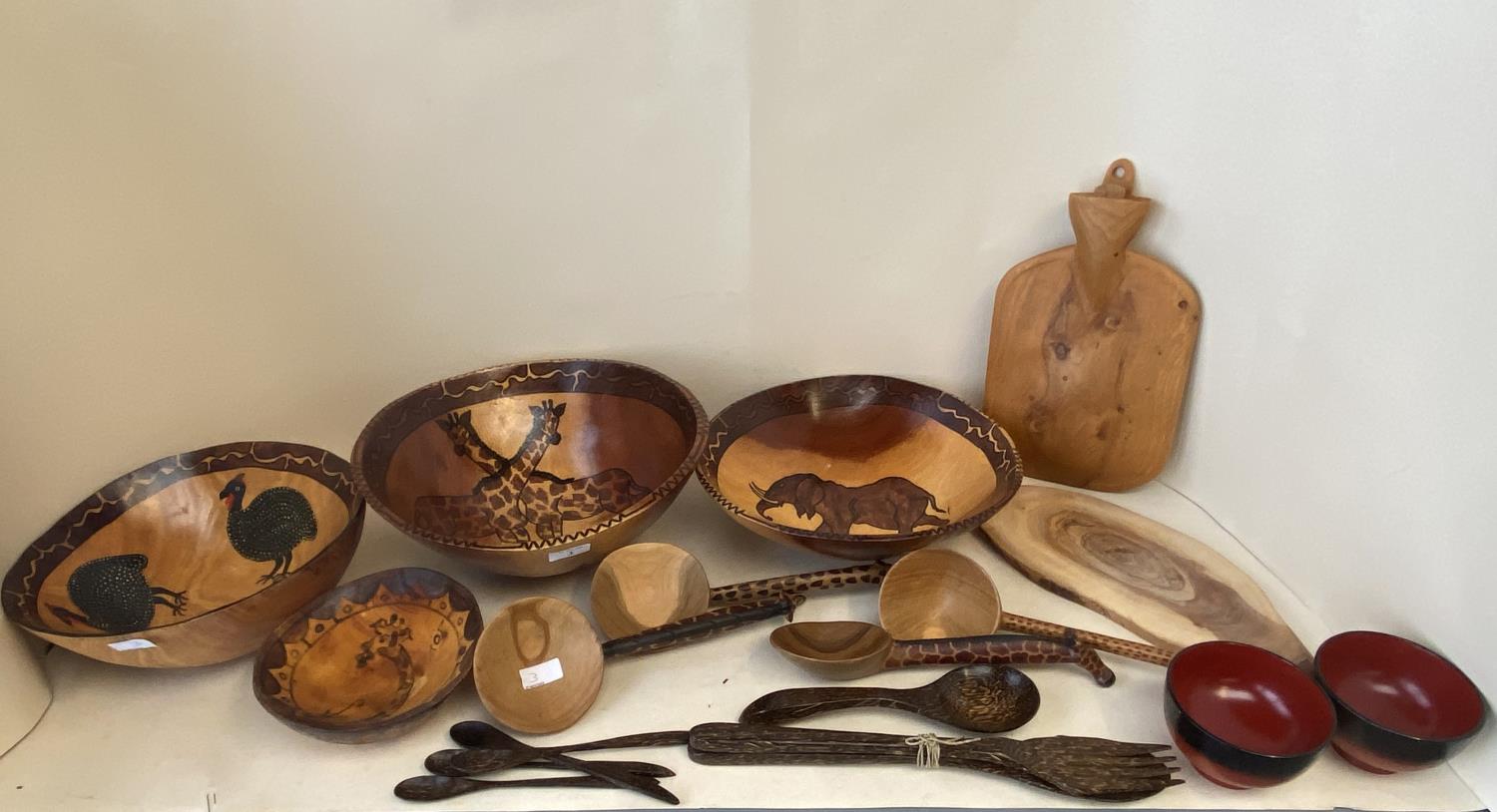 Quantity of wooden bowls and serving spoons etc (Condition: all from house clearance so all with