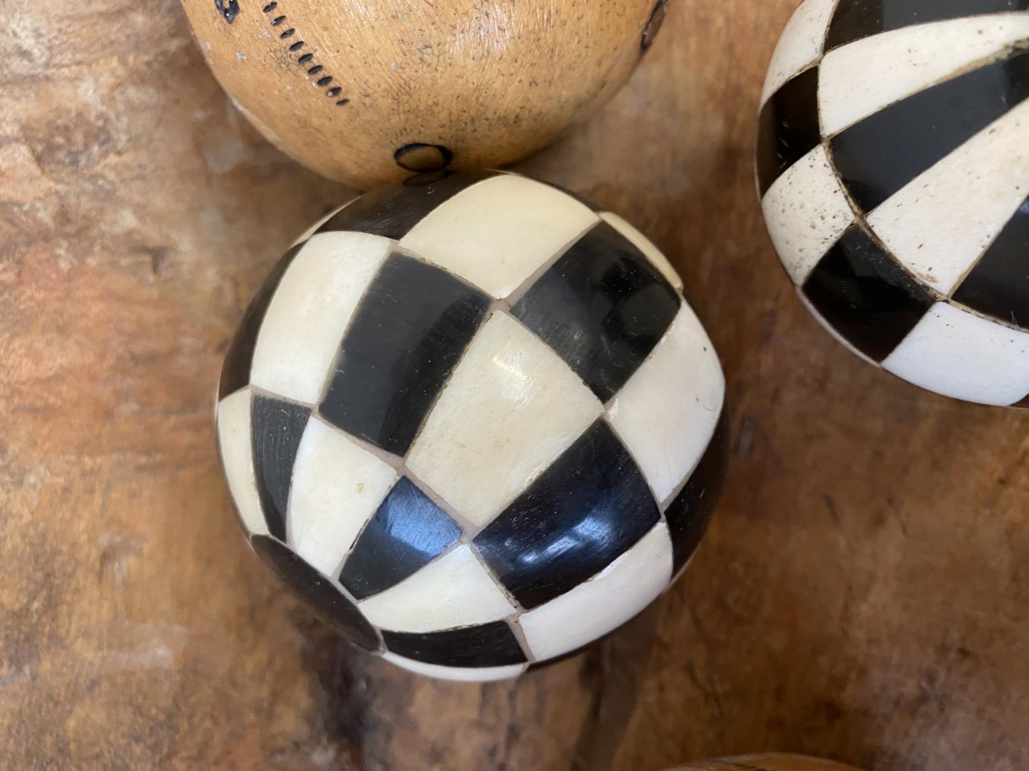 Large rustic wooden carved bowl & decorative balls - Image 3 of 3