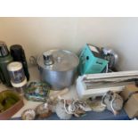 Qty of general household clearance items to include vacuum flask, jam pan, hotplate, fan, bath items