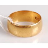 A gent's 22ct gold wedding band, 7.1g, size M