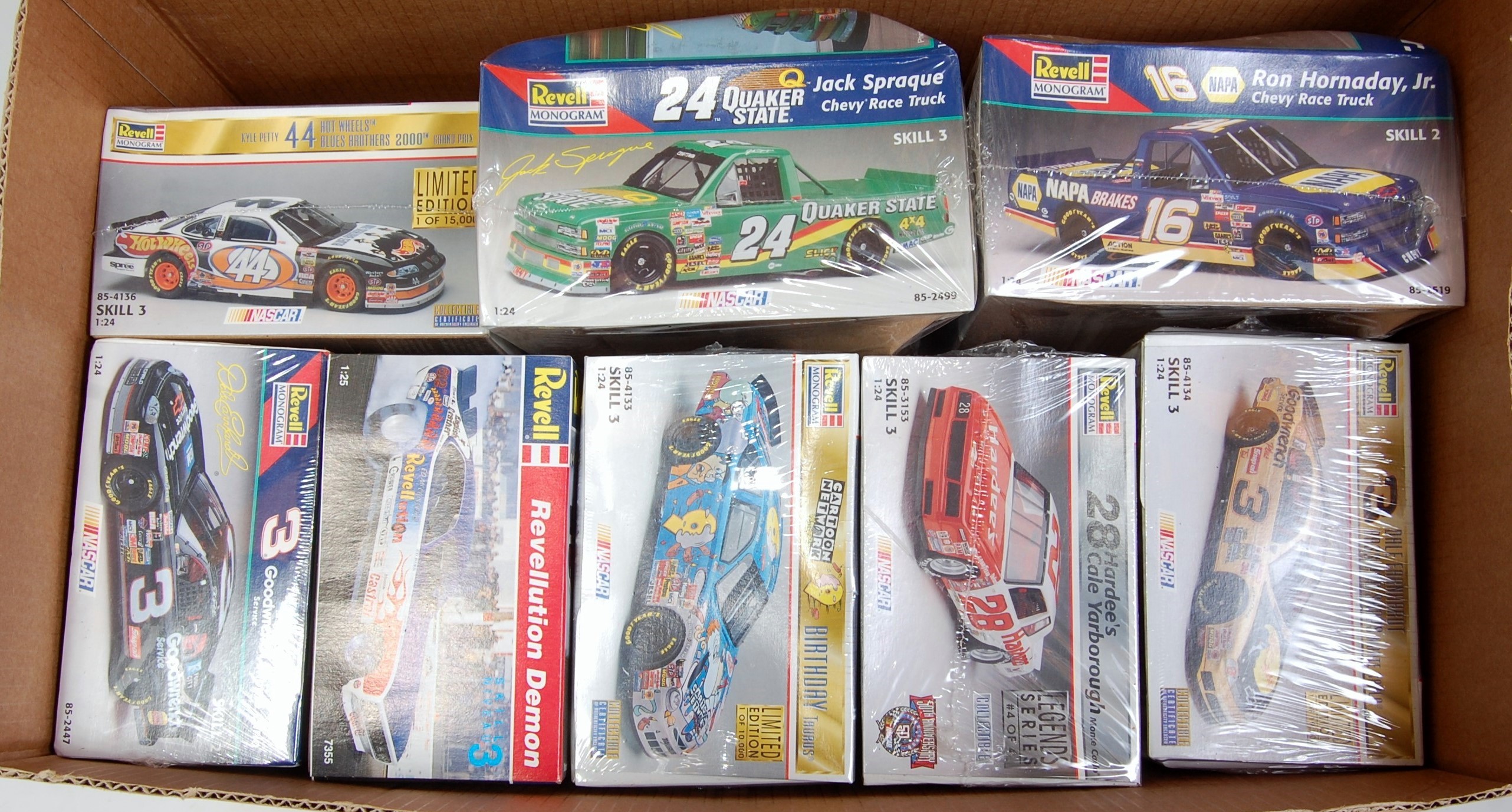 Eight various boxed as issued 1/24 and 1/25 scale Classic Car and Highspeed Racing cars and race