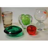 A collection of studio glassware, to include clear glass double-gourd vase, smoked glass vase etc (