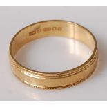 An 18ct gold wedding band, 2.1g, size K