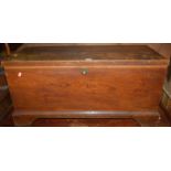 An 18th century provincial elm hinge top blanket box, width 94cm