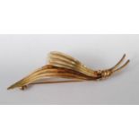 A contemporary 14ct gold leaf brooch, 5.6g, 6.5cm