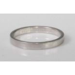 A gent's Tiffany & Co platinum wedding band, 6.2g, band width 3mm, size V, in original velvet ring