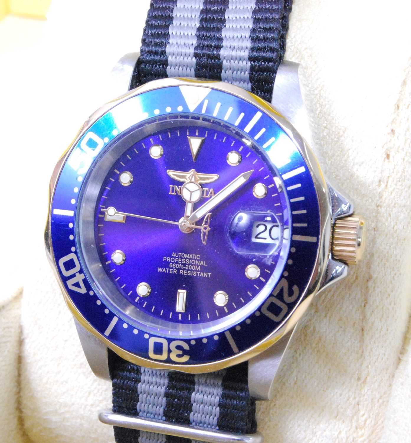 A gent's Invicta steel cased automatic wristwatch, having fixed blue bezel, signed blue dial,