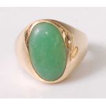 A 9ct yellow gold jadeite oval signet ring, comprising an oval jadeite cabochon, dimensions approx