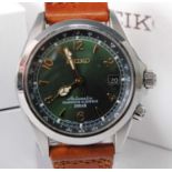 A gent's Seiko steel cased automatic wristwatch, having a signed green dial with fine outer scale,