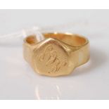 An 18ct gold gent's signet ring, 7.6g, size L/M