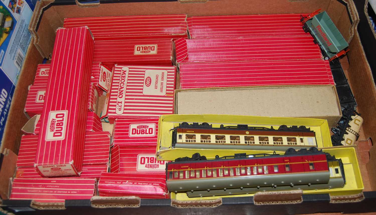 One box containing a quantity of Hornby 00 scale rolling stock and accessories, to include a No.4060