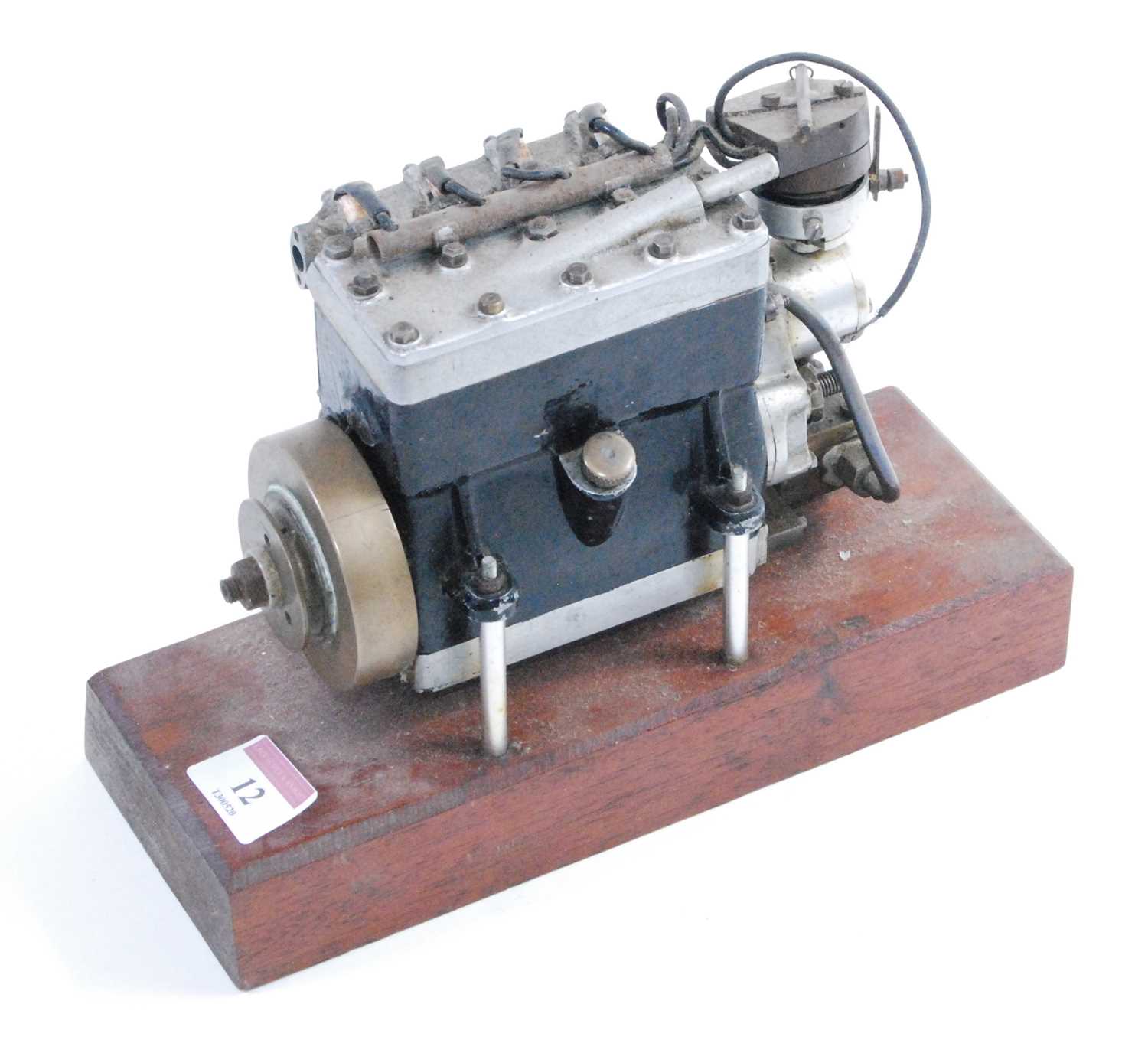 A well-engineered model of a Seal Major 15cc four cylinder four-stroke petrol engine, original - Image 2 of 3