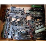 Small tray containing 18 tank locos, mixed makes, a good selection, usual tank classes (G)