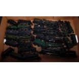Large tray containing 15 locos and tenders - 4 Southern outline, 11 GWR includes mixed makes,