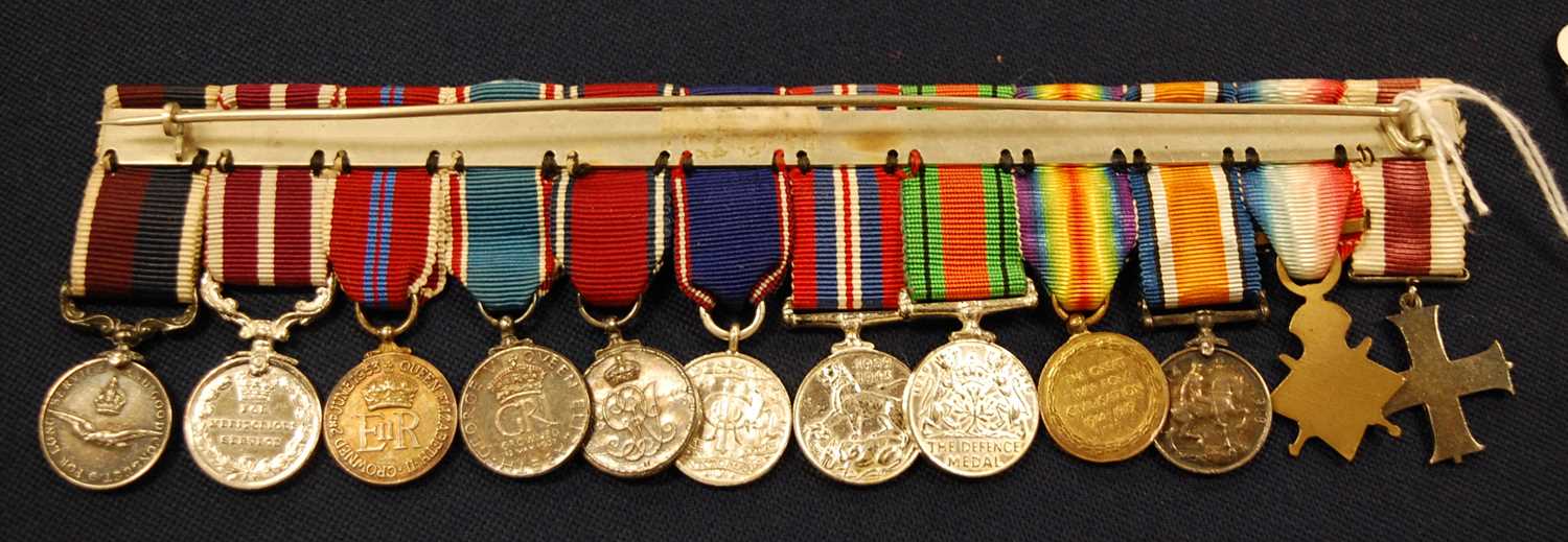 A group of twelve miniature medals to include - Bild 2 aus 2