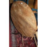 A 19th century provincial elm circular tilt-top pedestal tripod table, dia. 90.5cm