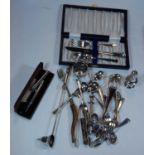 Mixed lot to include sundry plated flatwares, silver miniature salt, silver pepperette, cased