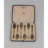 A set of 6 Mappin & Webb silver teaspoons in fitted case