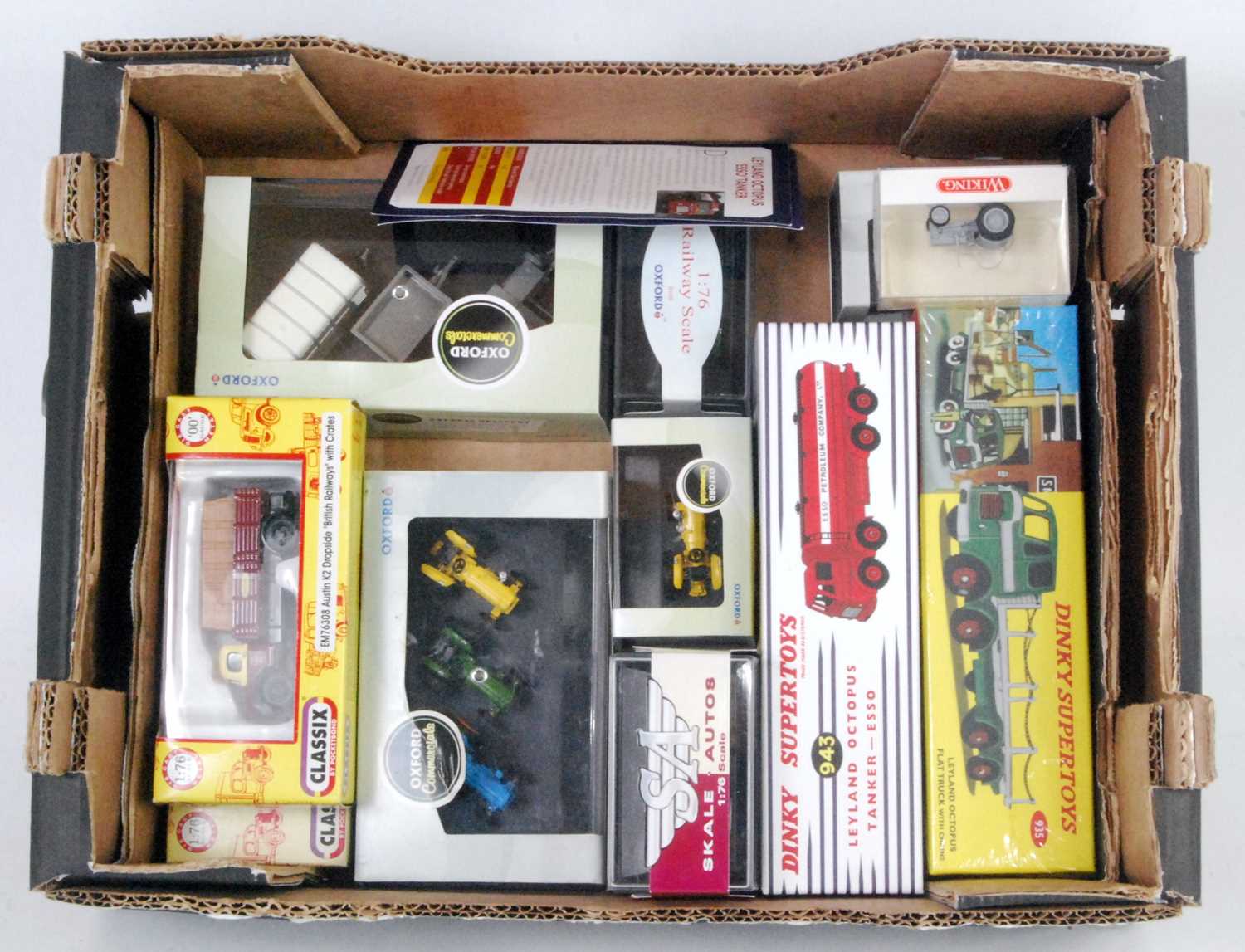 One box containing a quantity of mixed scale farming and commercial vehicle diecasts to include