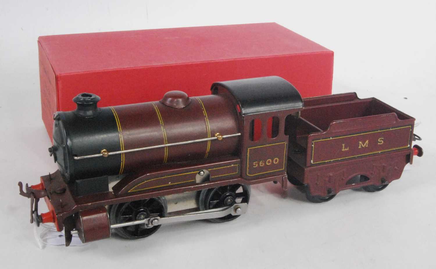 1948-54 Hornby 501 clockwork loco and tender 0-4-0 LMS red lined yellow 5600 (E-BR), tender (E)