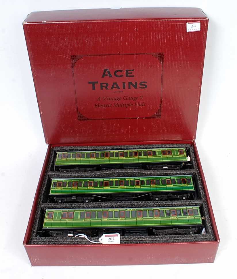 ACE Trains 3-car Southern EMU, grey roof set (NM-BE) with instructionsCondition report: Not known if