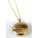 A modern 9ct gold picture locket, on finelink neck chain, 4.3g