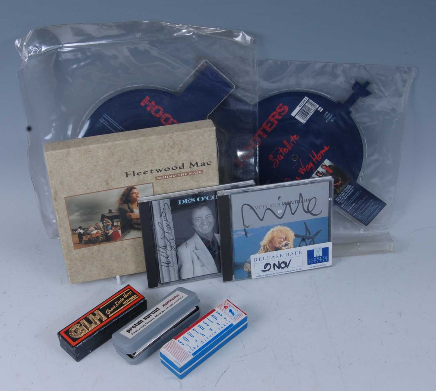 A collection of promotional items to include Hooters Satellite picture discs x2, Neneh Cherry - Image 2 of 2