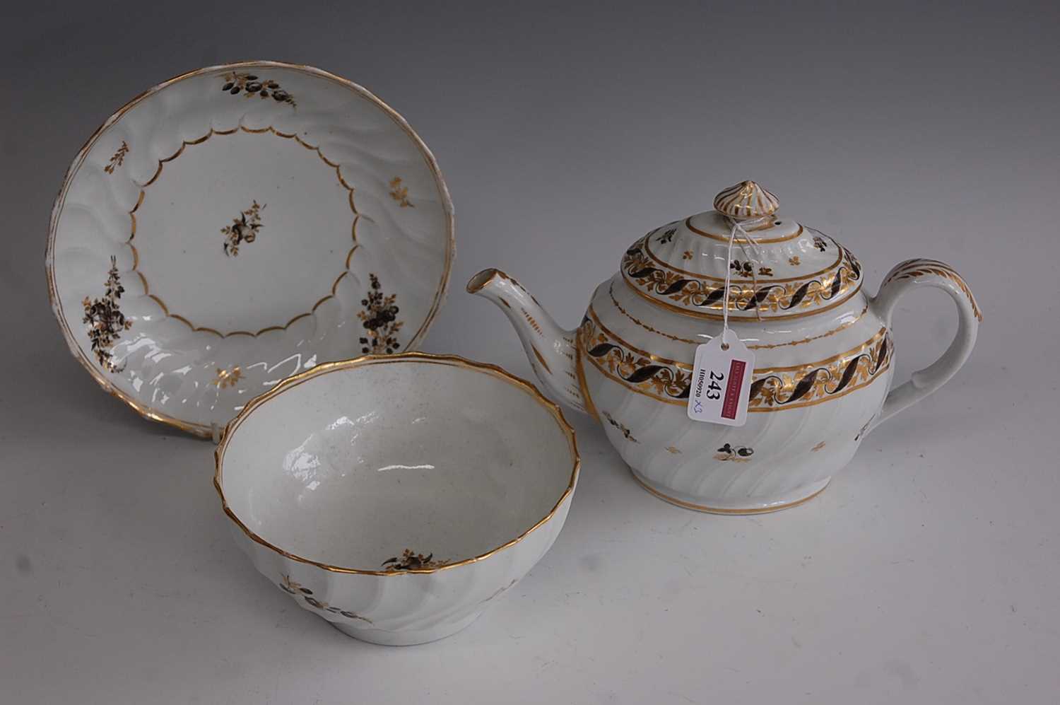 A late 18th century Chamberlain Worcester teapot together with accompanying near matching slop