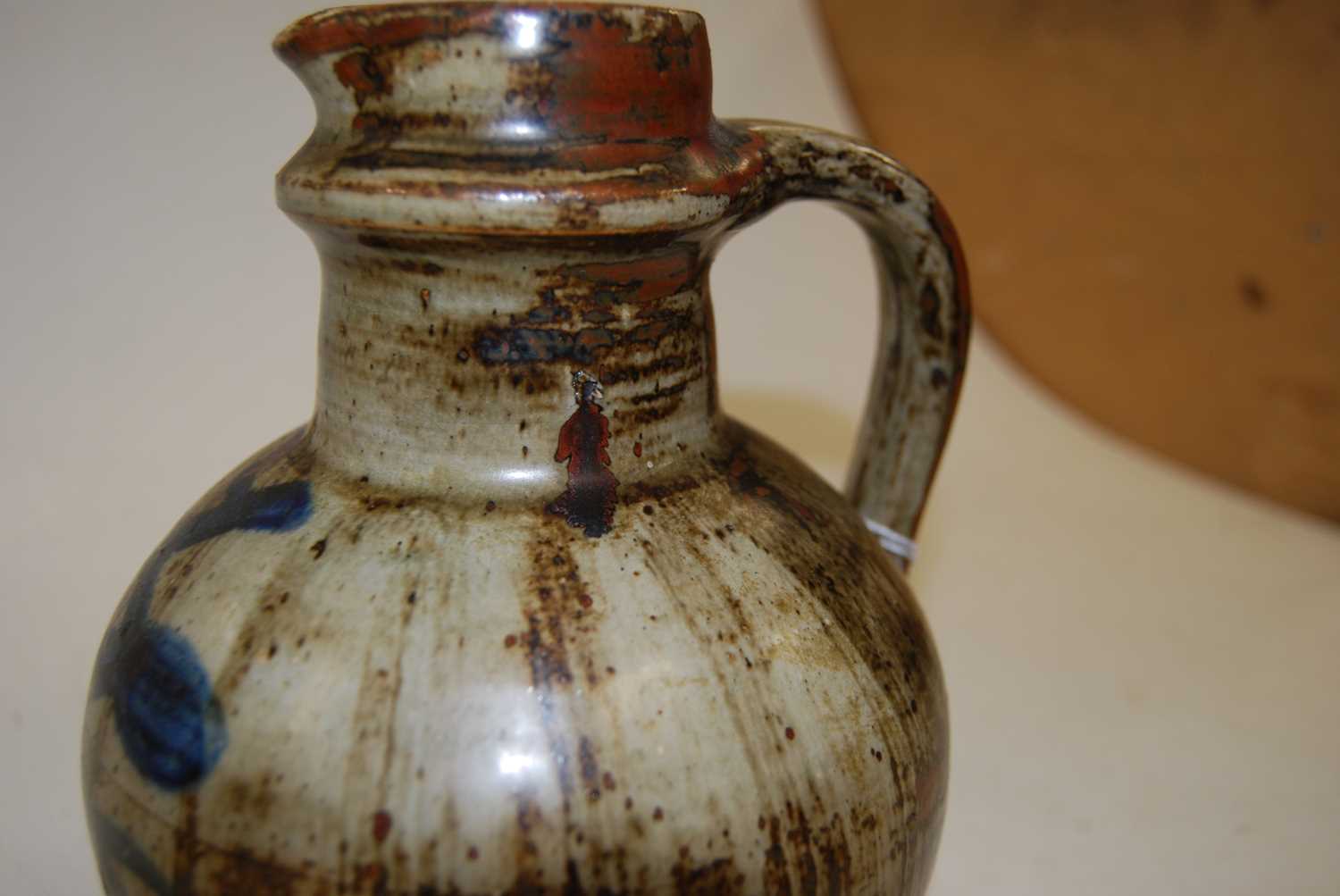 A Donald Mills studio stoneware jug, signed and dated verso 1947 height 20.5cmCondition report: - Bild 3 aus 4