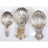 A modern Roberts & Belk silver and silver gilt caddy spoon, with shell bowl and gilded fleur de lis;