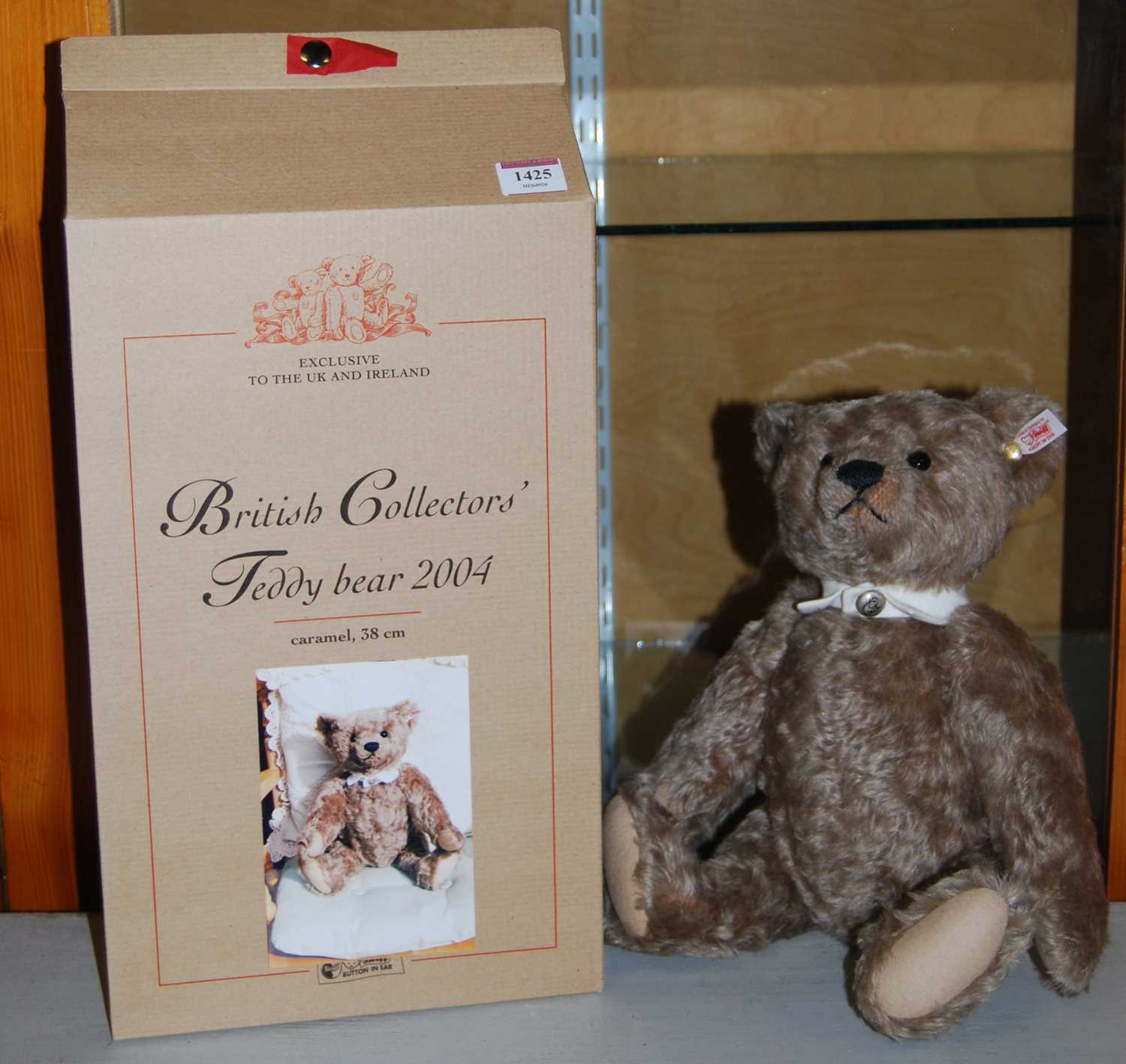 A boxed Steiff 'as-new' British Collectors teddy-bear, 2004, serial number 661372, with white tag in