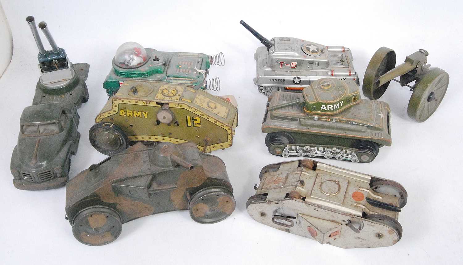 A collection of loose tinplate, clockwork and battery operated military and space tinplate toys