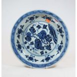 A Chinese export blue & white dish decorated with flowers, dia. 30cmCondition report: Surface