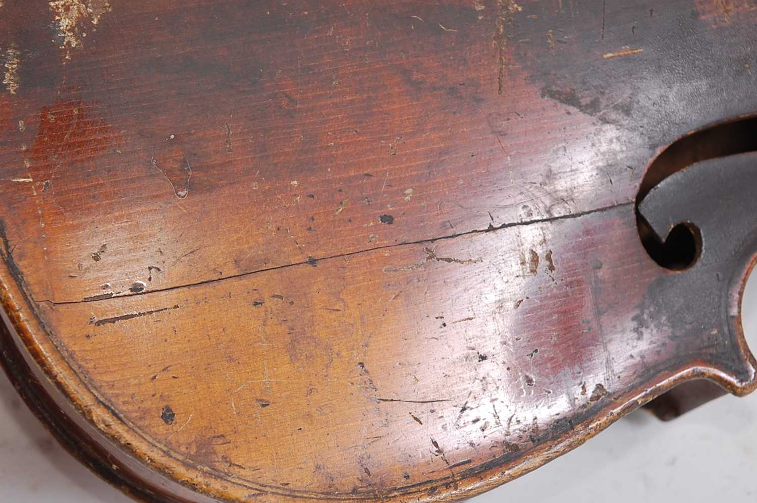 An Italian violin, having a two piece maple back with ebony fingerboard and mother of pearl inlaid - Image 8 of 12