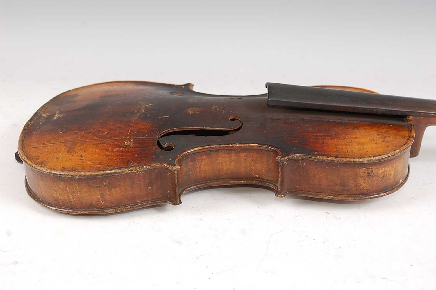 An Italian violin, having a two piece maple back with ebony fingerboard and mother of pearl inlaid - Image 4 of 12