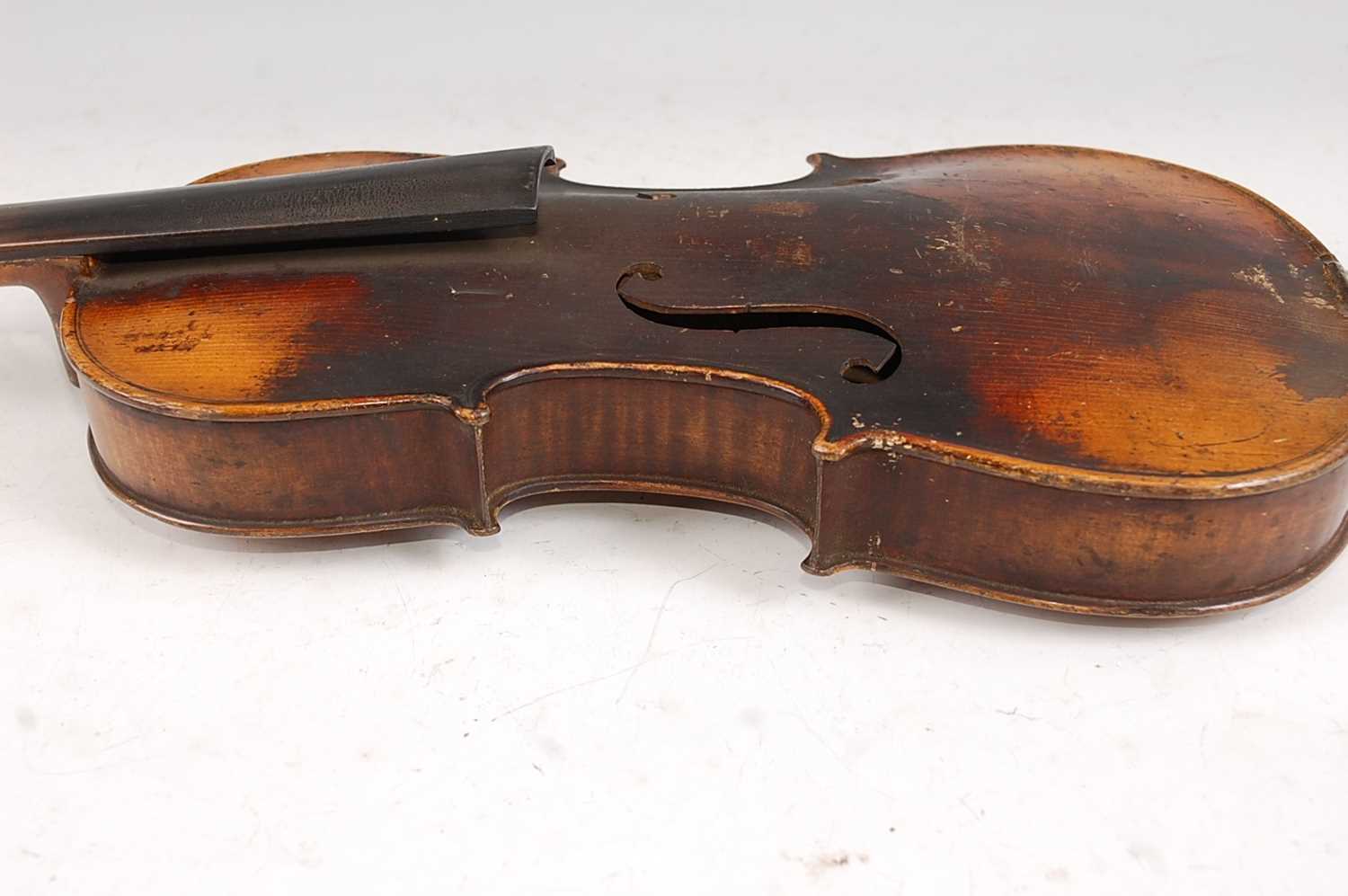 An Italian violin, having a two piece maple back with ebony fingerboard and mother of pearl inlaid - Image 5 of 12