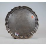 A Georgian style silver salver, having raised piecrust rim, 27.8oz, maker James Deakin & Sons,