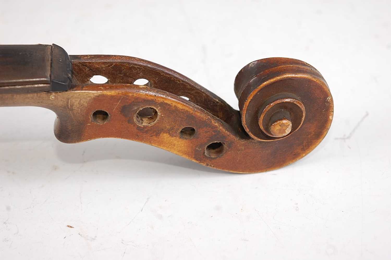 An Italian violin, having a two piece maple back with ebony fingerboard and mother of pearl inlaid - Image 7 of 12