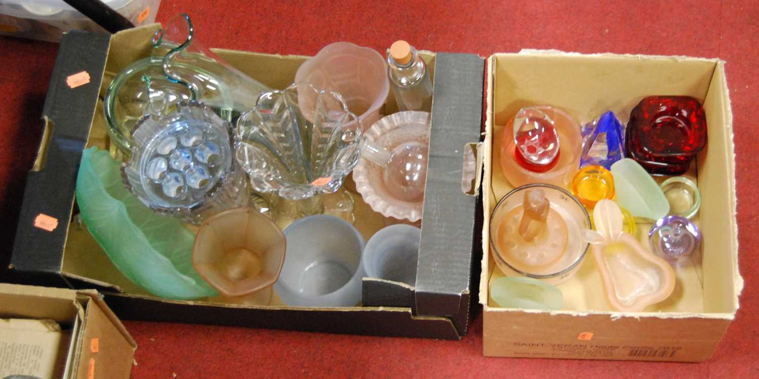 Two boxes of 20th century glass ware, to include frosted glass