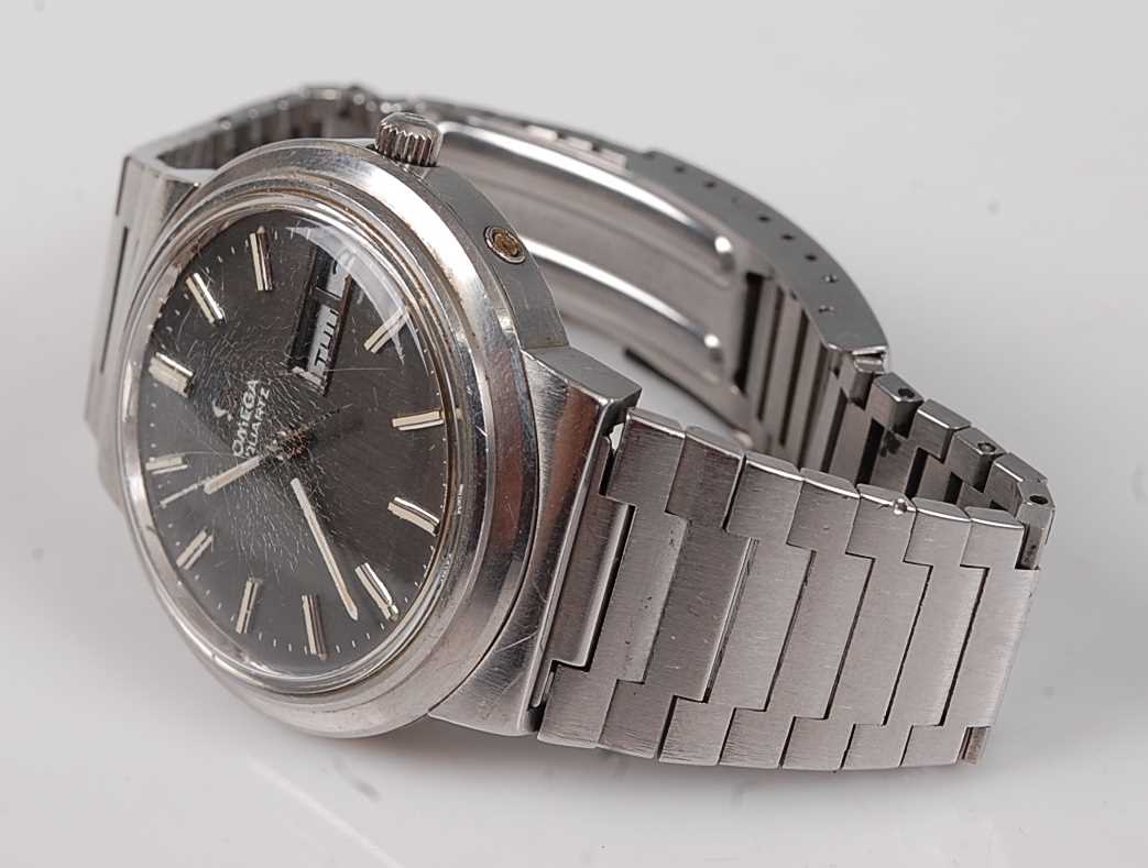 A gent's 1970s Omega stainless steel quartz wristwatch, having a signed dial, baton markers, day/ - Image 2 of 9