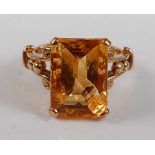 A 9ct yellow gold citrine dress ring, the rectangular briolette cut citrine measuring approx 14.1