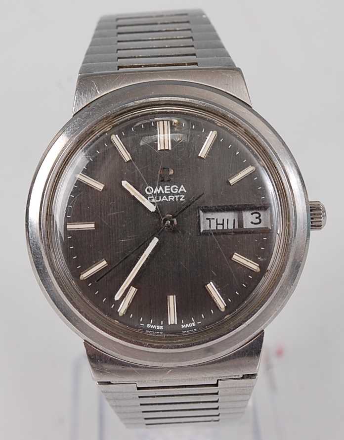 A gent's 1970s Omega stainless steel quartz wristwatch, having a signed dial, baton markers, day/