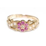 An 18ct yellow gold Edwardian flower cluster ring, comprising a centre section of six round