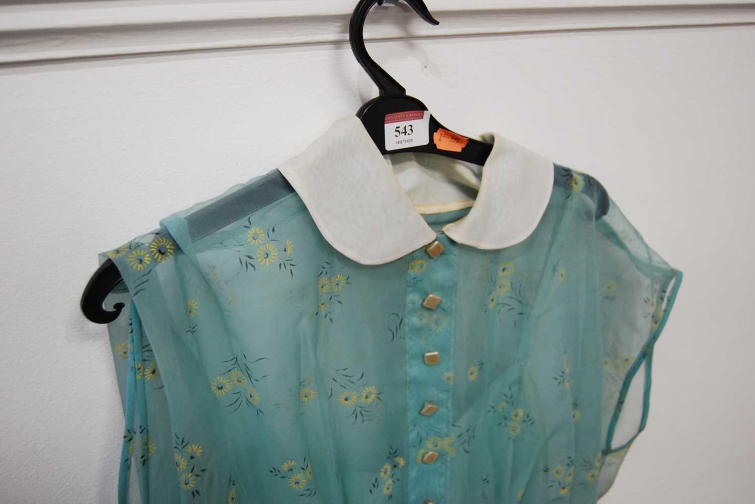 A vintage ladies printed silk three-quarter length dressCondition report: 40cm across the waist. - Bild 2 aus 8