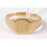 An 18ct gold gent's signet ring, 7.1g, size X