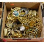 A box of miscellaneous metalware to include Victorian brass scabbard mounts, horse brasses, etc