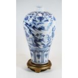 A Chinese export blue & white glazed Meiping vase, decorated with figures and horses, height 32cm,
